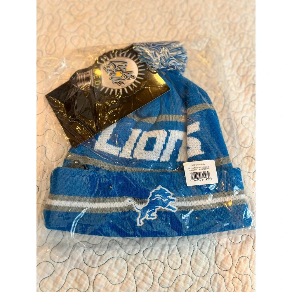 Detroit Lions Light Up‎ Knit Beanie Blue Silver NFL Exclusive Pom Hat